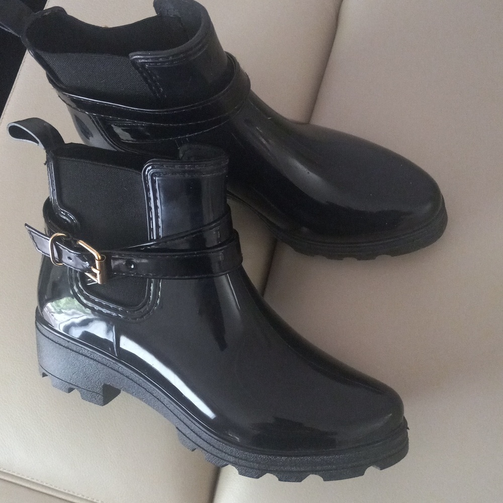 Hitmars Wellington Glossy Black Chelsea Style Rain Ankle Boots/Buckled Strap
